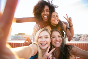 Read more about the article 12 Characteristics Of Truly Happy People.