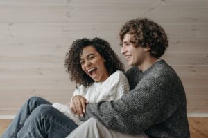 Read more about the article 10 Sweet Signs She is in Love with You.