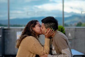 Read more about the article How To Kiss A Guy And Be Unforgettable.